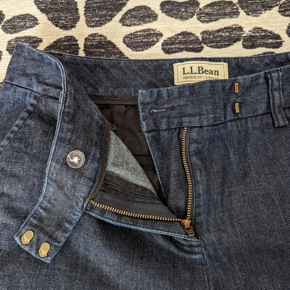 L.L. BEAN Women's Favorite Fit Straight Denim Shorts Dark Wash Size 8 - Picture 5 of 9